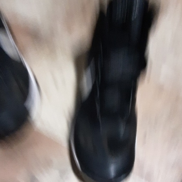 NIKE HYPERFUSE MEN'S SIZE 12.5 Black and White Sneakers - Picture 8 of 9